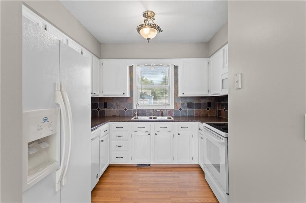 Photo 11 of 26 - 1618 Cottonwood Street