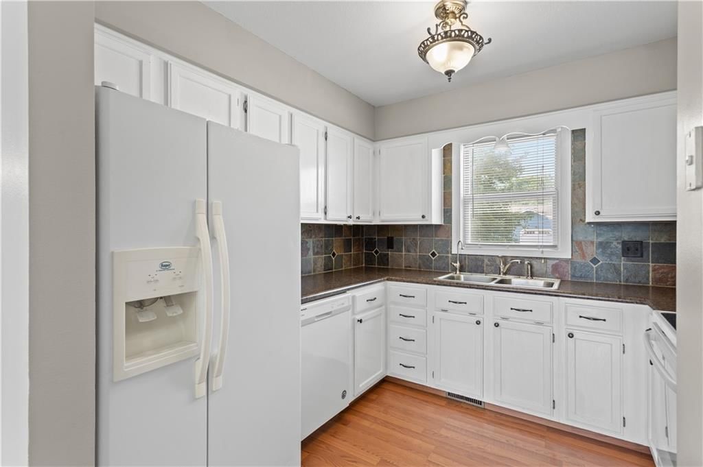 Photo 12 of 26 - 1618 Cottonwood Street