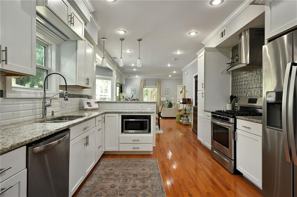 Photo 8 of 28 - 4127 Genessee Street