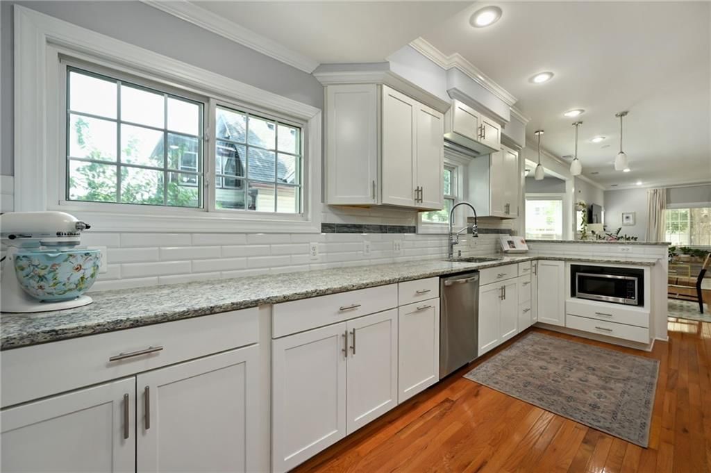 Photo 9 of 28 - 4127 Genessee Street