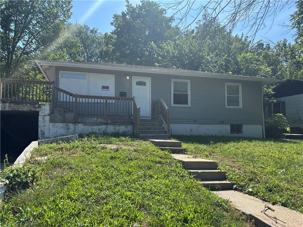 3713 Kensington Avenue — photo 2