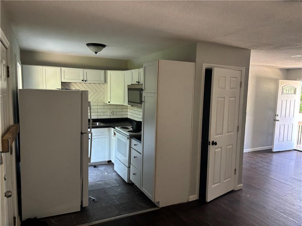 3713 Kensington Avenue — photo 4