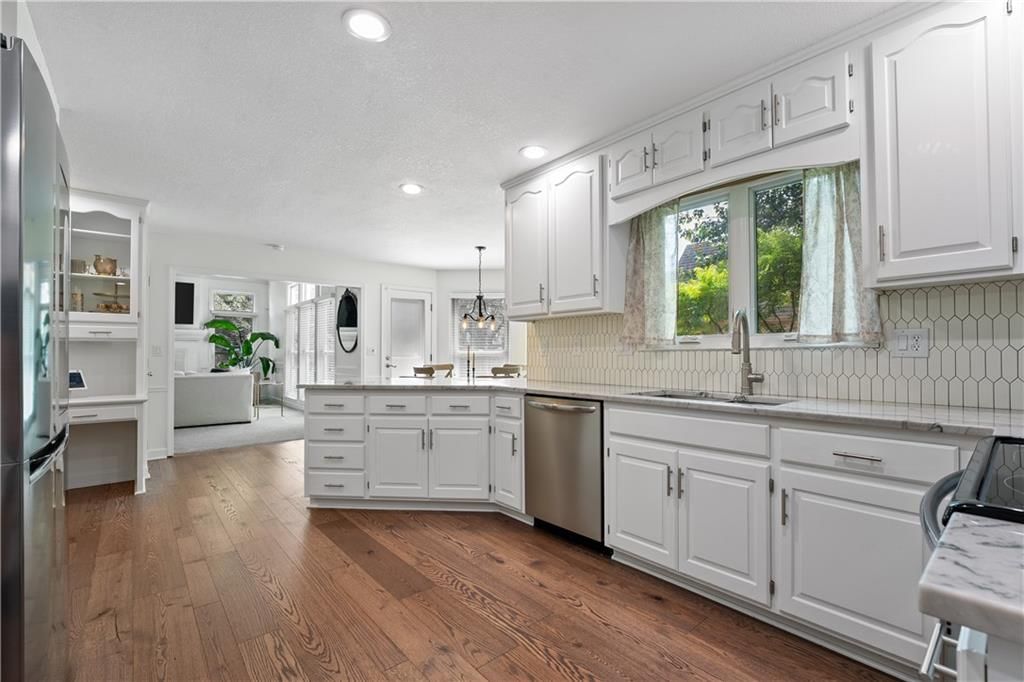 Photo 9 of 41 - 4101 NW 75th Street