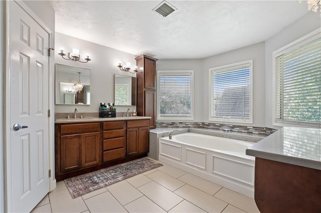 Photo 21 of 41 - 4101 NW 75th Street