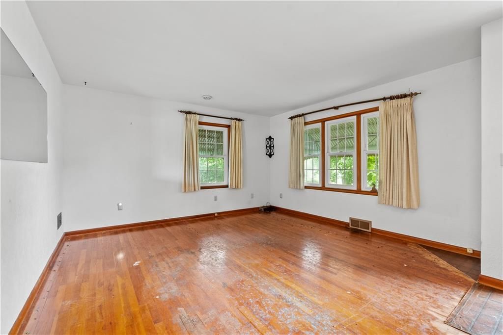 Photo 6 of 36 - 2061 Eastridge Drive