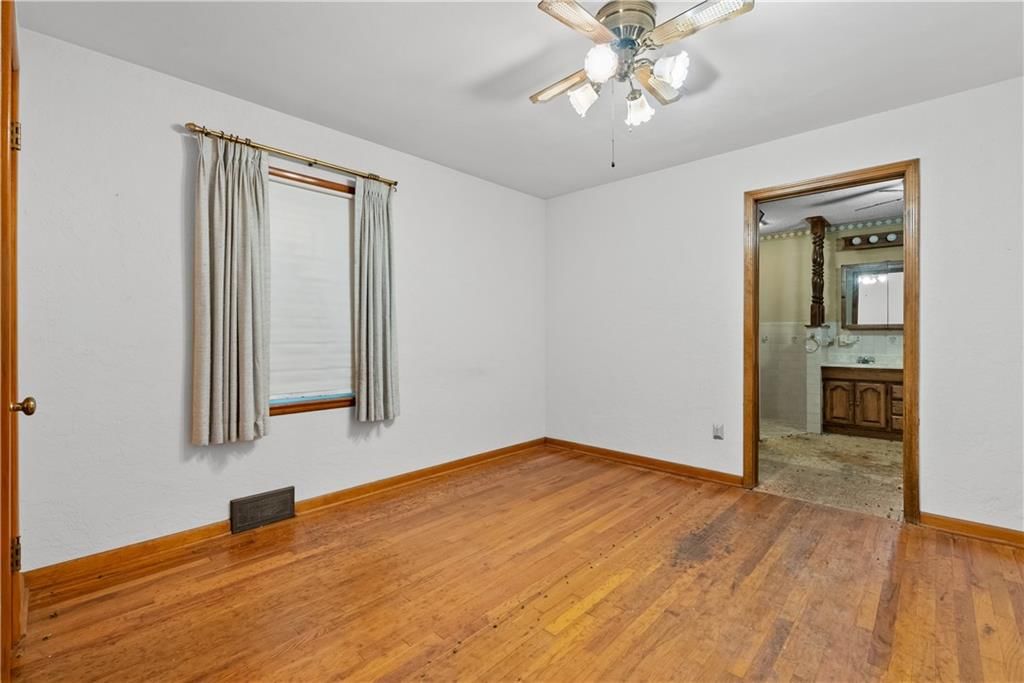 Photo 7 of 36 - 2061 Eastridge Drive