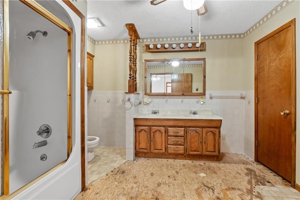 Photo 8 of 36 - 2061 Eastridge Drive