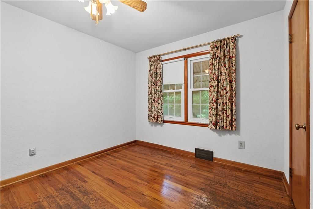 Photo 9 of 36 - 2061 Eastridge Drive