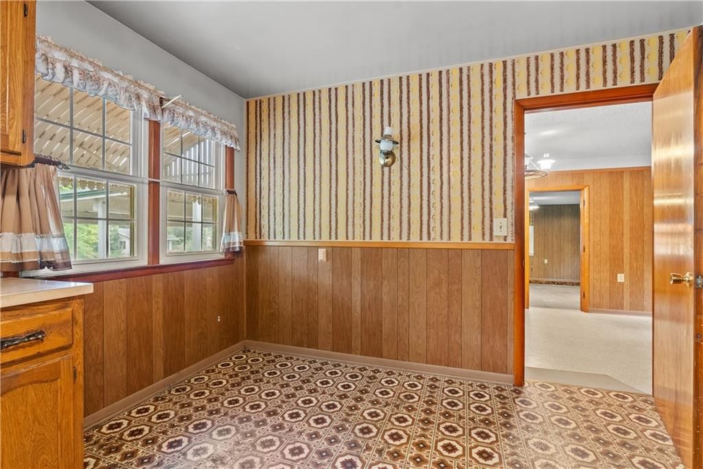 Photo 13 of 36 - 2061 Eastridge Drive