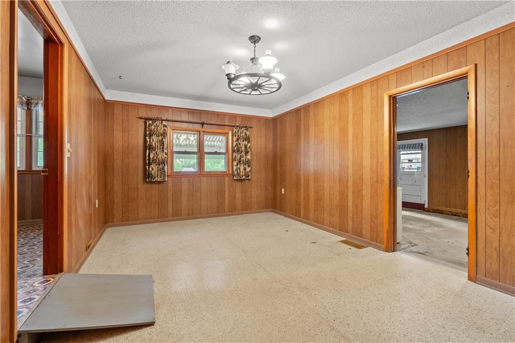 Photo 14 of 36 - 2061 Eastridge Drive