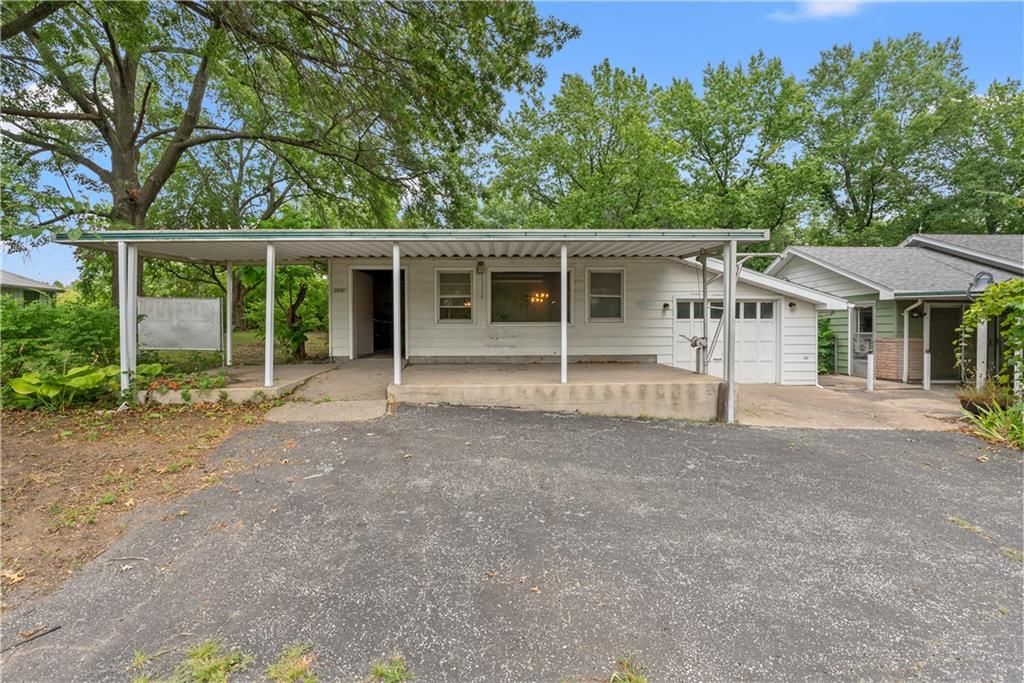 Photo 20 of 36 - 2061 Eastridge Drive