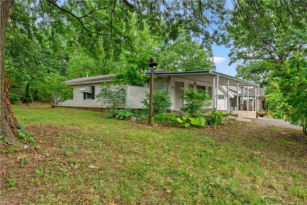 Photo 21 of 36 - 2061 Eastridge Drive