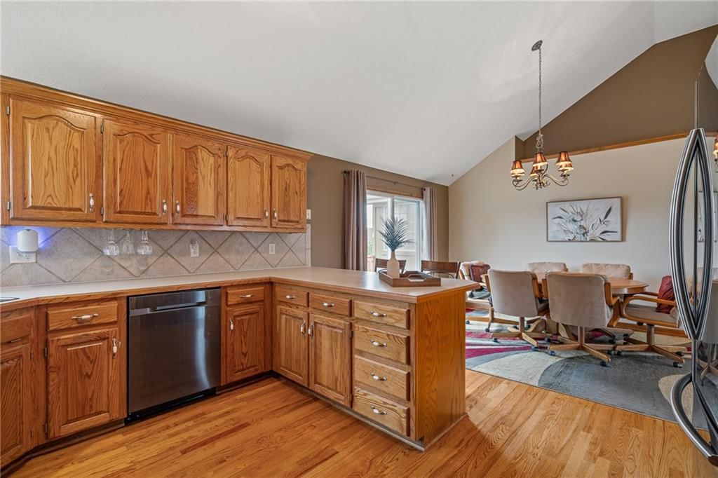 Photo 6 of 35 - 1809 Hedgewood Drive