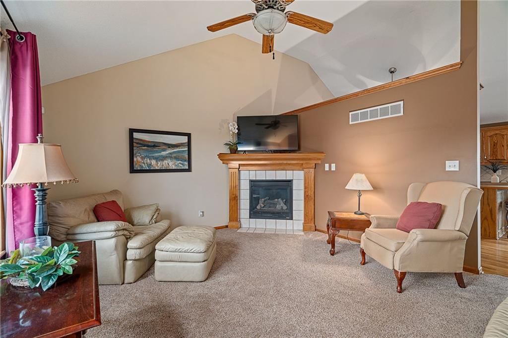 Photo 9 of 35 - 1809 Hedgewood Drive