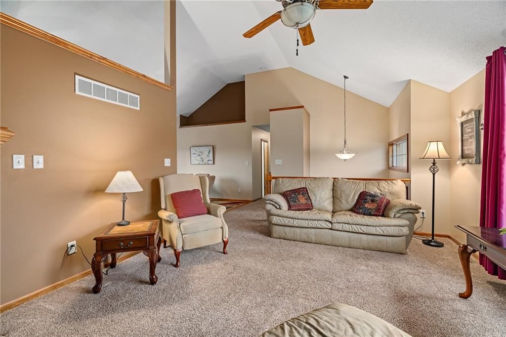 Photo 11 of 35 - 1809 Hedgewood Drive
