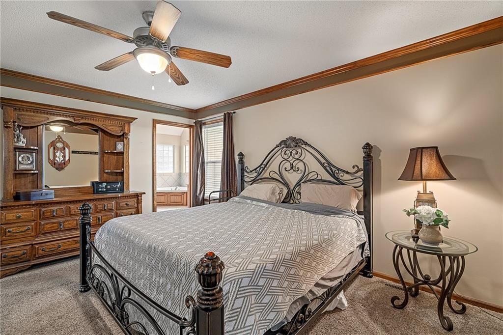 Photo 13 of 35 - 1809 Hedgewood Drive