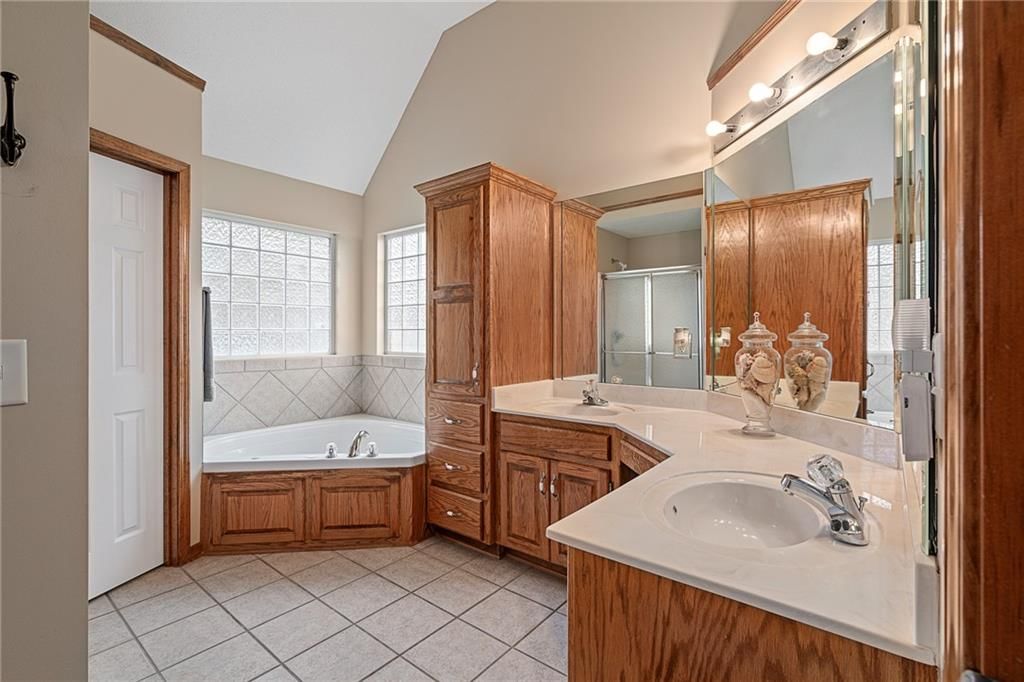 Photo 14 of 35 - 1809 Hedgewood Drive