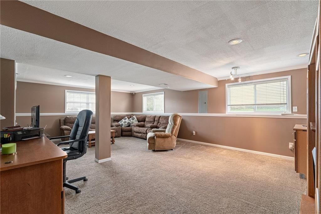 Photo 24 of 35 - 1809 Hedgewood Drive