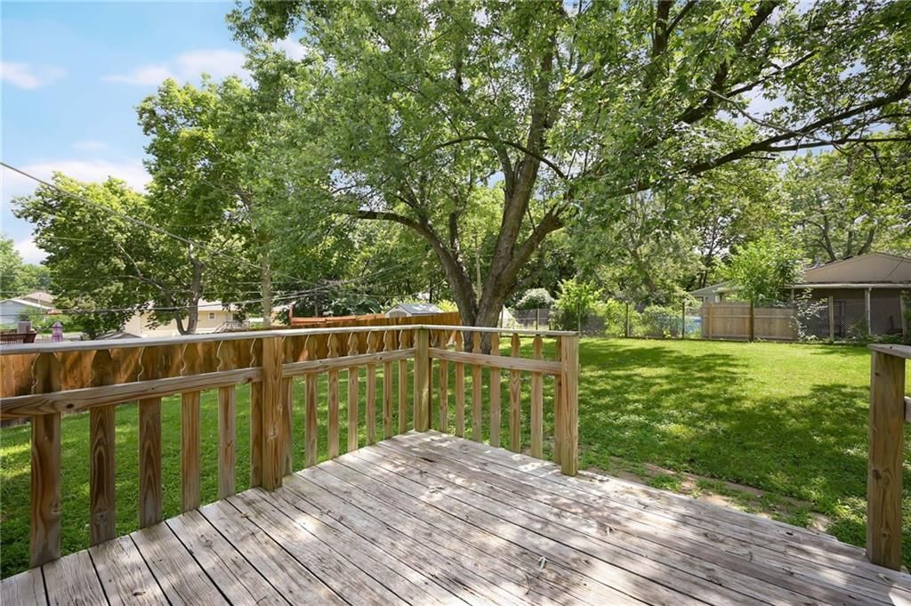 Photo 4 of 17 - 18307 E 18th Street N