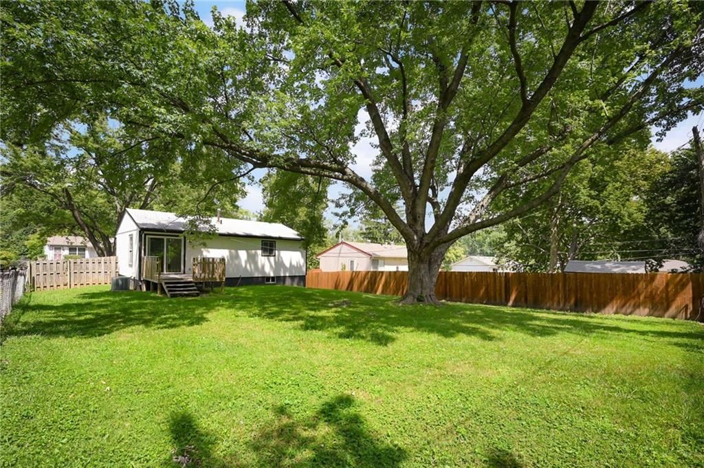 Photo 5 of 17 - 18307 E 18th Street N