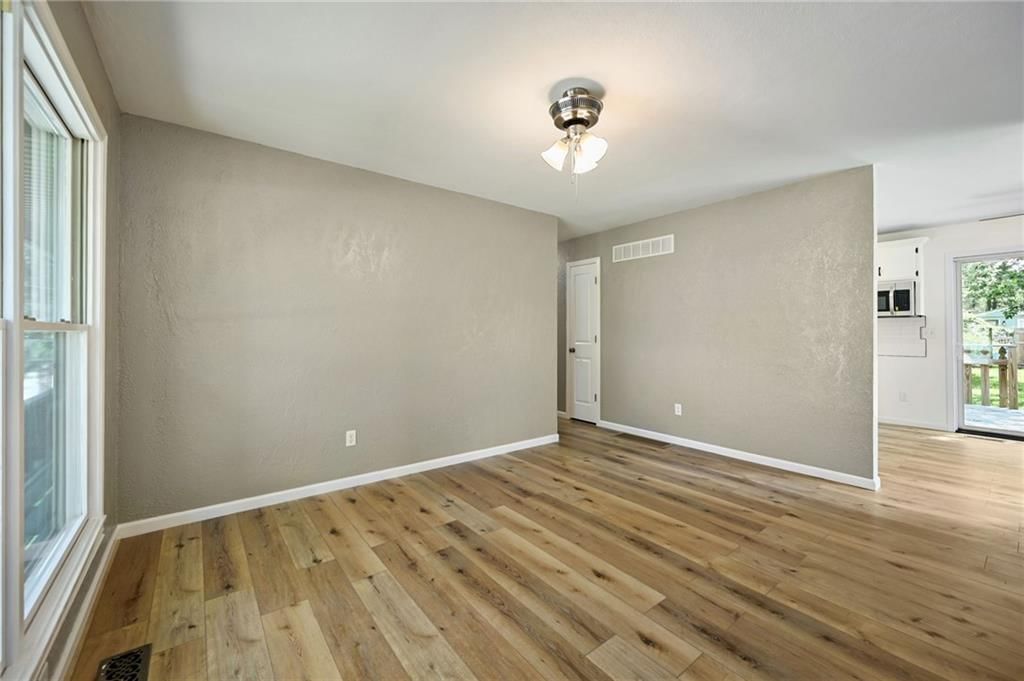 Photo 6 of 17 - 18307 E 18th Street N