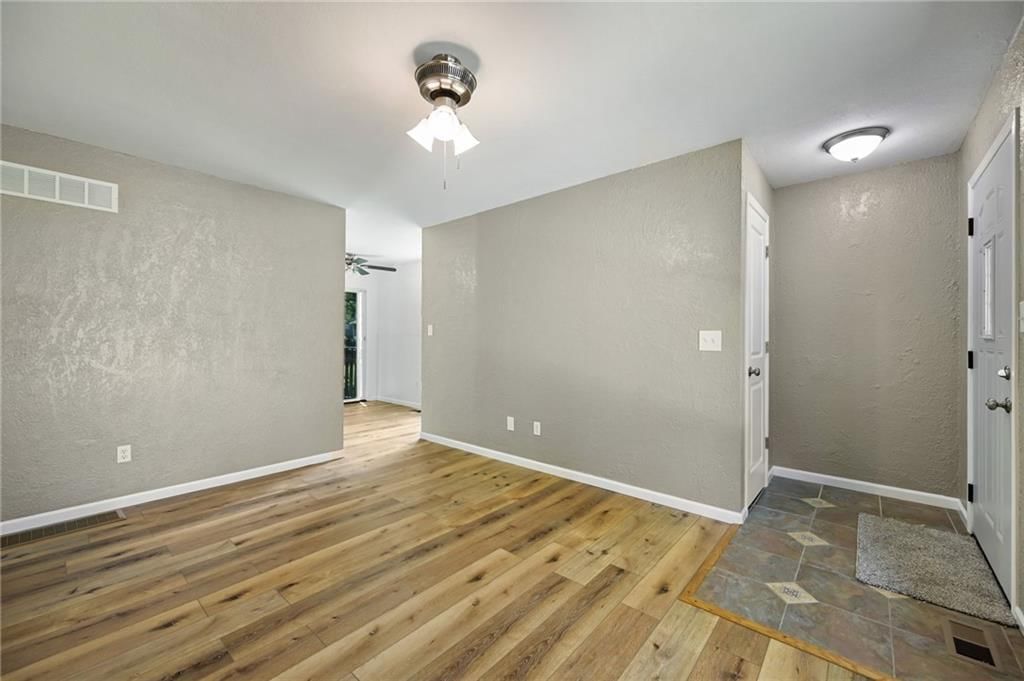 Photo 8 of 17 - 18307 E 18th Street N
