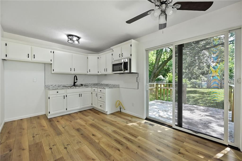 Photo 9 of 17 - 18307 E 18th Street N