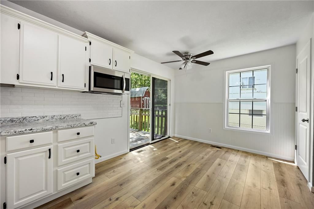 Photo 10 of 17 - 18307 E 18th Street N