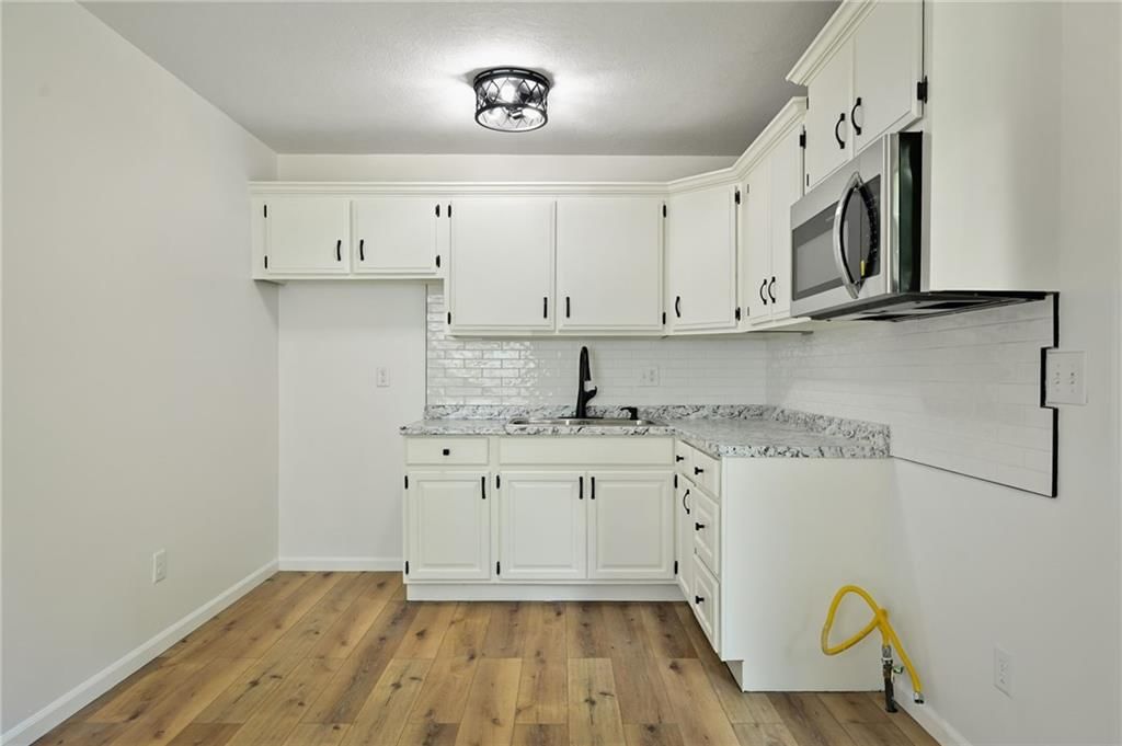 Photo 11 of 17 - 18307 E 18th Street N