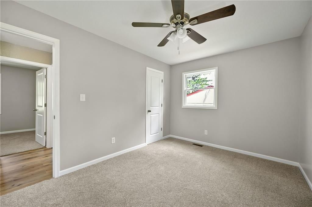 Photo 12 of 17 - 18307 E 18th Street N