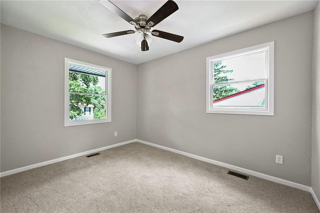 Photo 14 of 17 - 18307 E 18th Street N