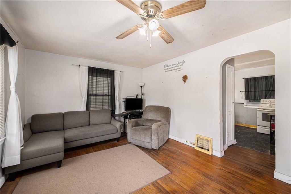 1323 S 42nd Street — photo 2