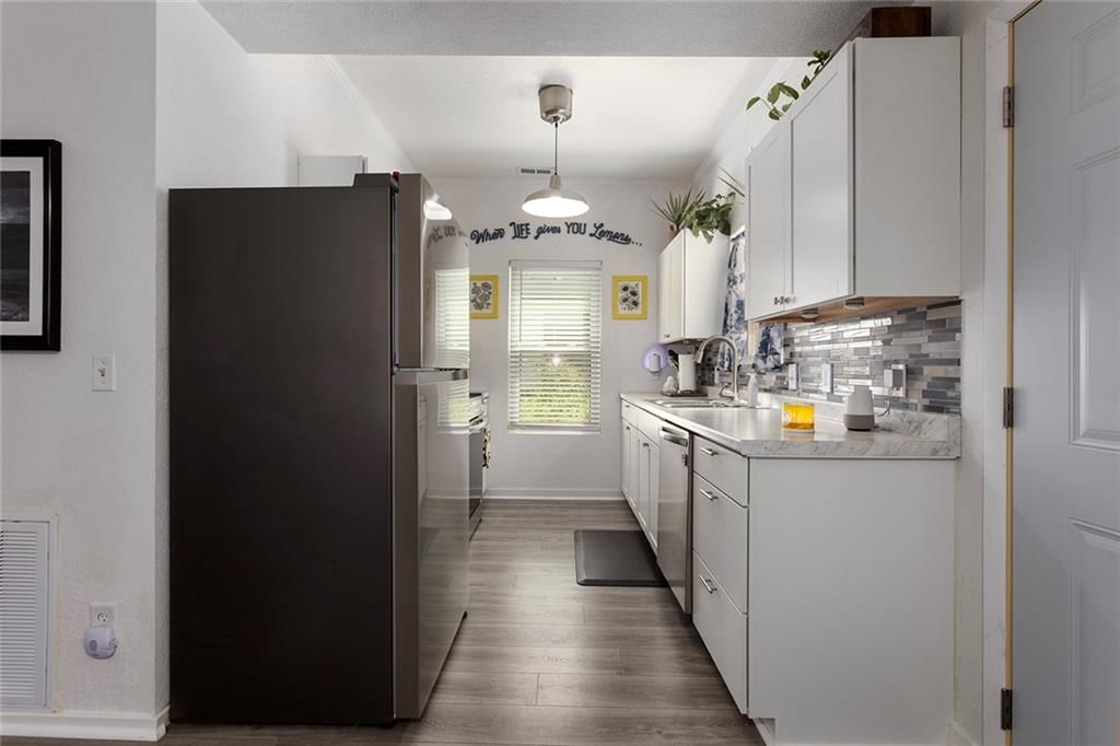 Photo 5 of 34 - 214 S 18th Street