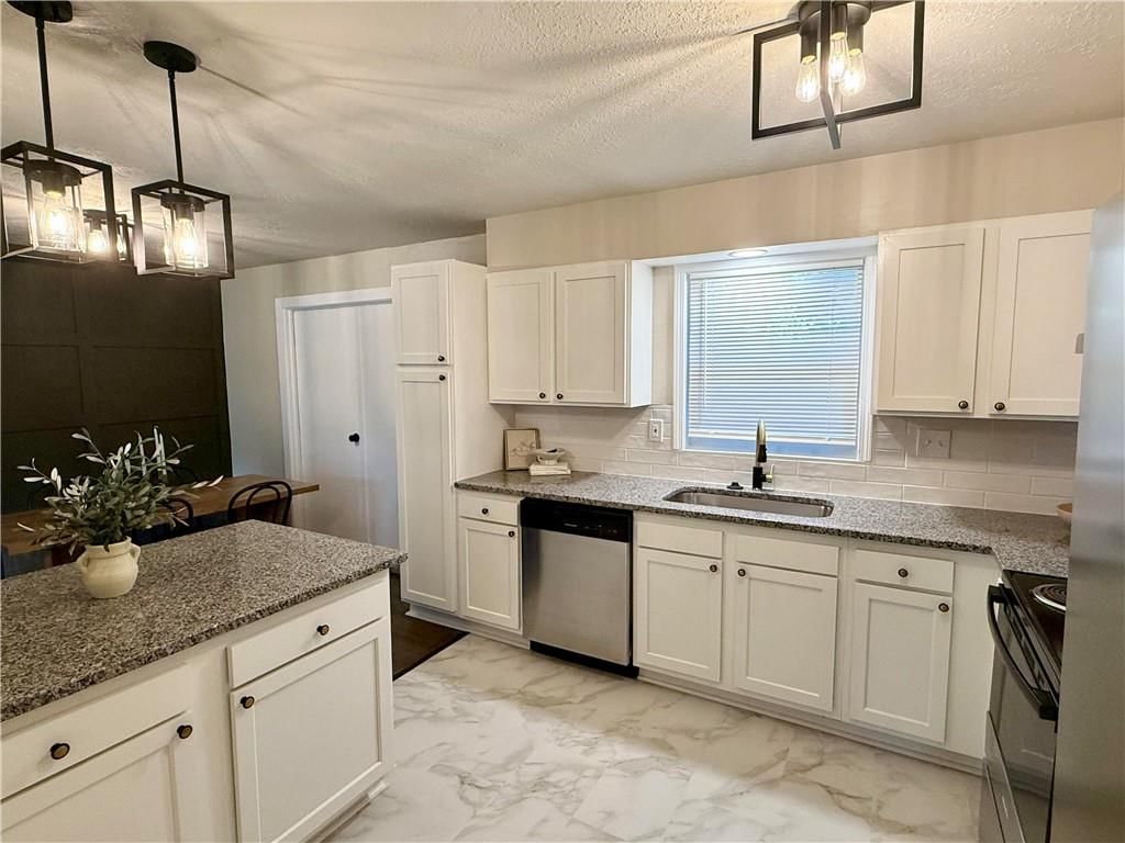 11233 E 49TH Street — photo 8