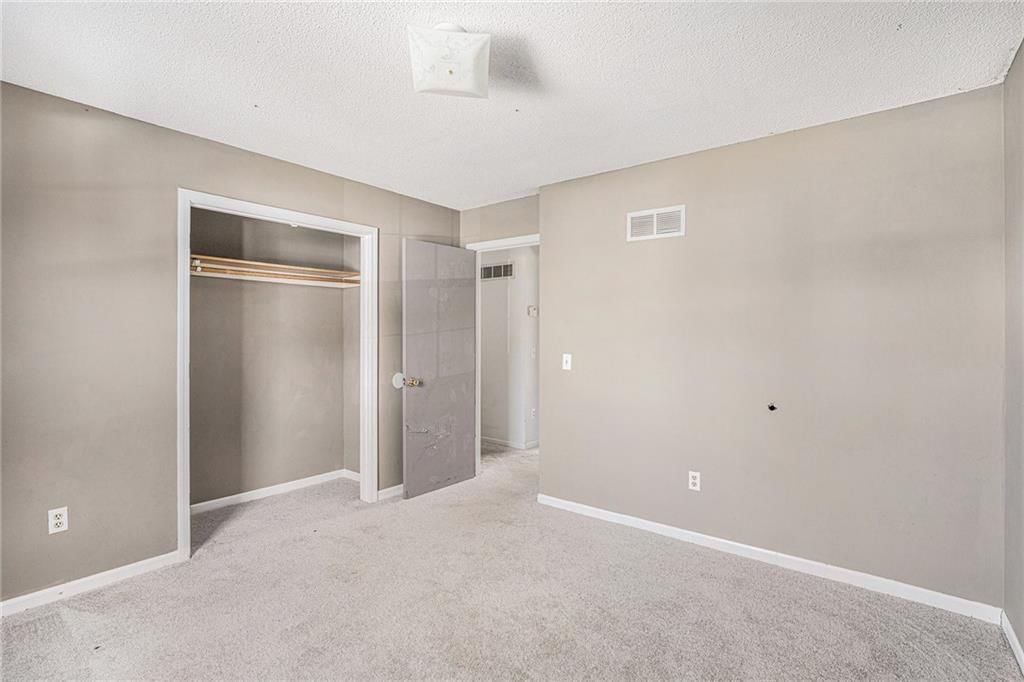 Photo 13 of 25 - 6618 W 152 Street
