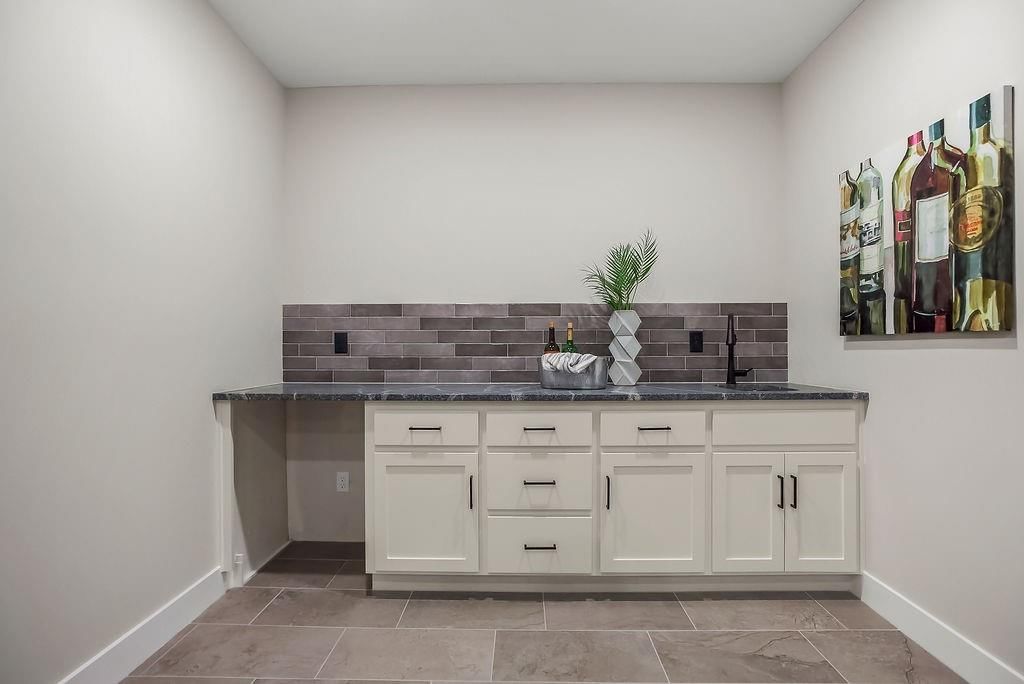 16527 W 166th Court — photo 32