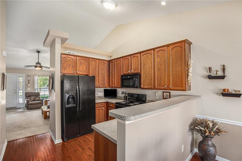 Photo 6 of 25 - 9901 N Oxford Court