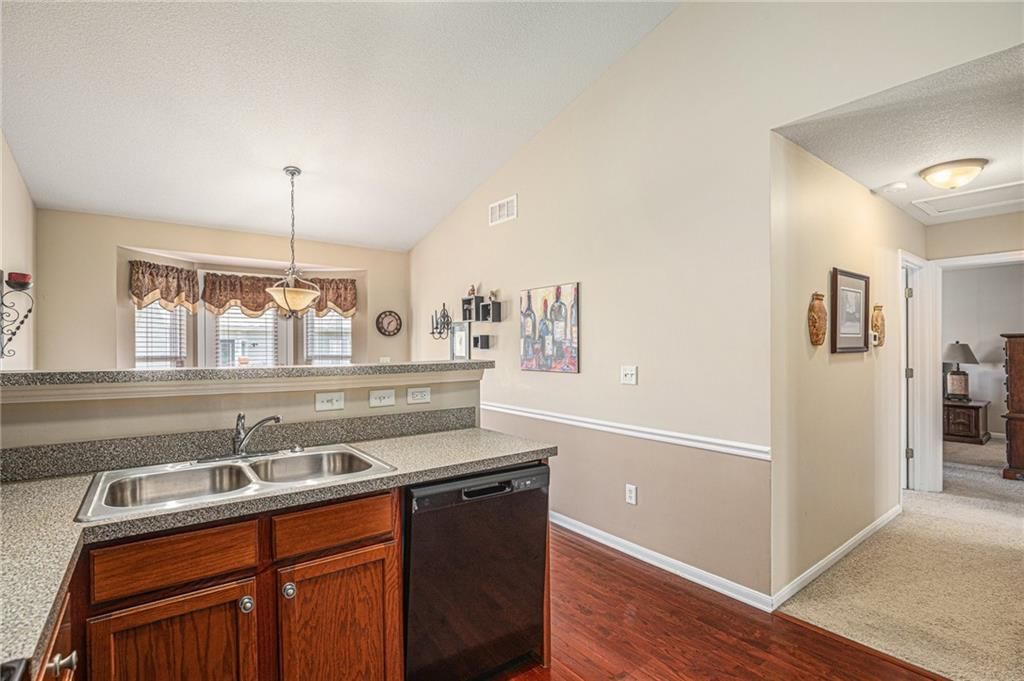 Photo 9 of 25 - 9901 N Oxford Court
