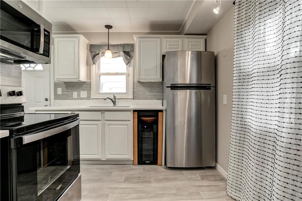 Photo 5 of 17 - 7525 Jarboe Street