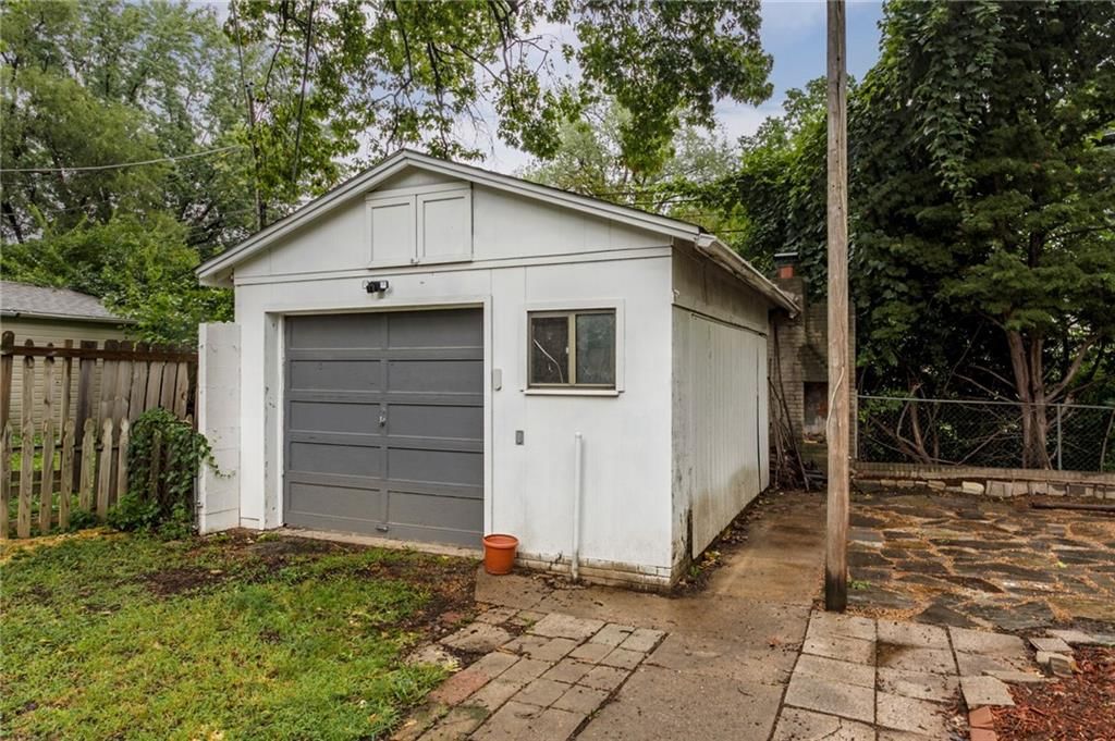 Photo 15 of 17 - 7525 Jarboe Street