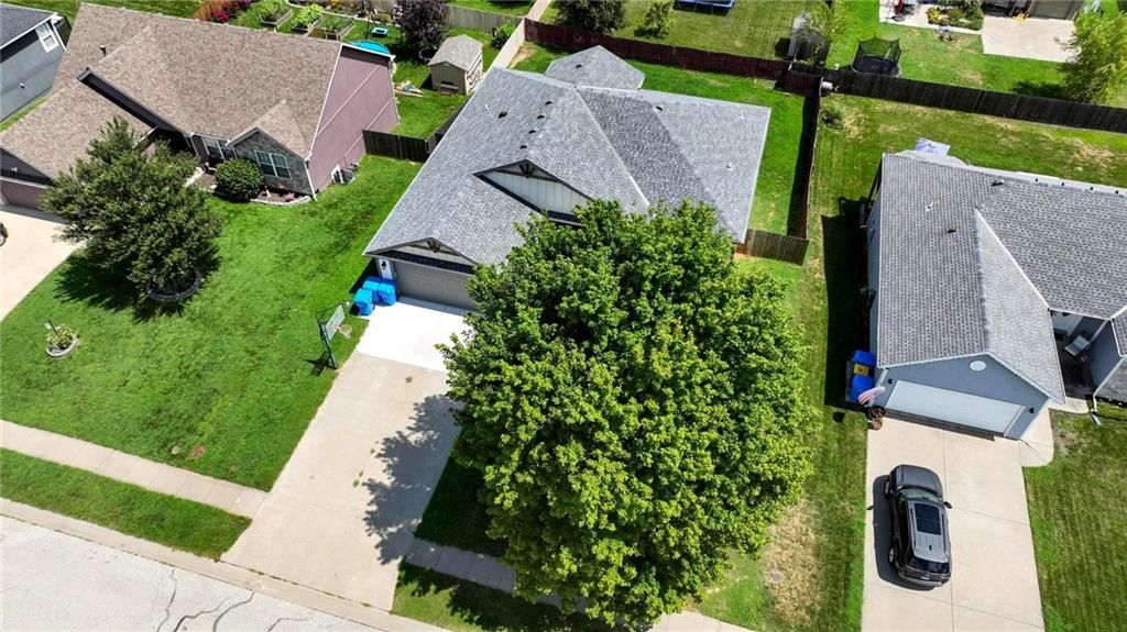 Photo 4 of 54 - 225 S Melrose Lane