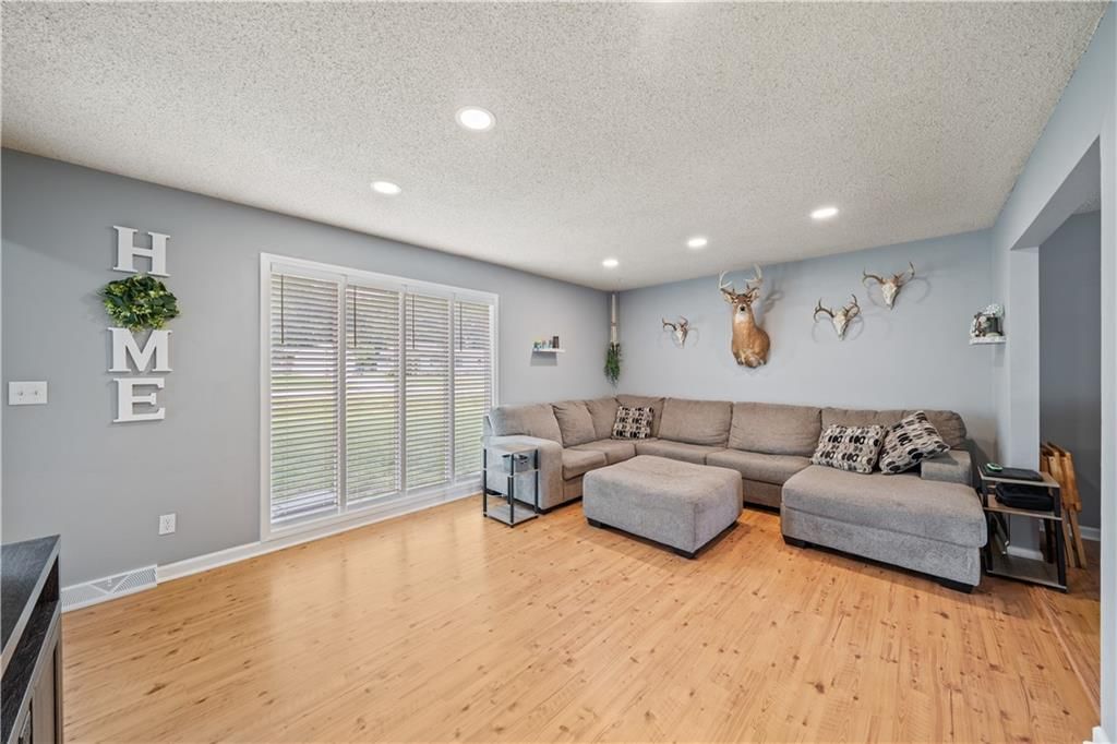 8525 Penner Avenue — photo 6