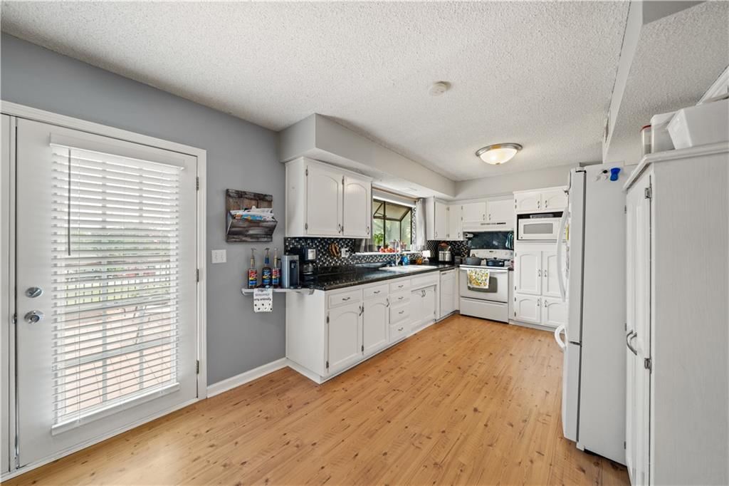 8525 Penner Avenue — photo 9