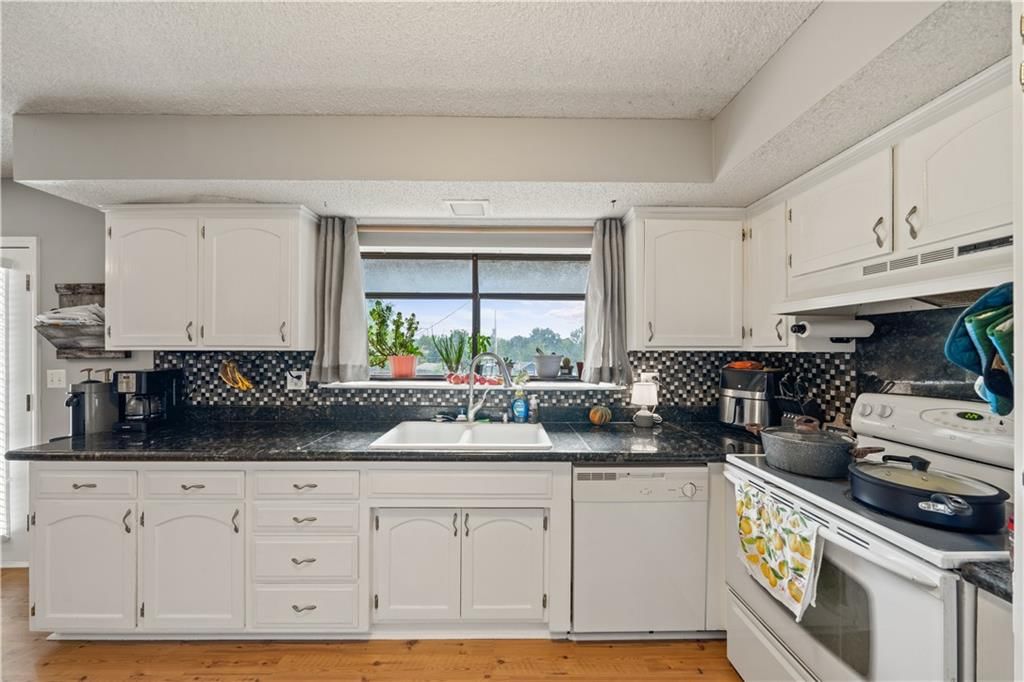 8525 Penner Avenue — photo 13