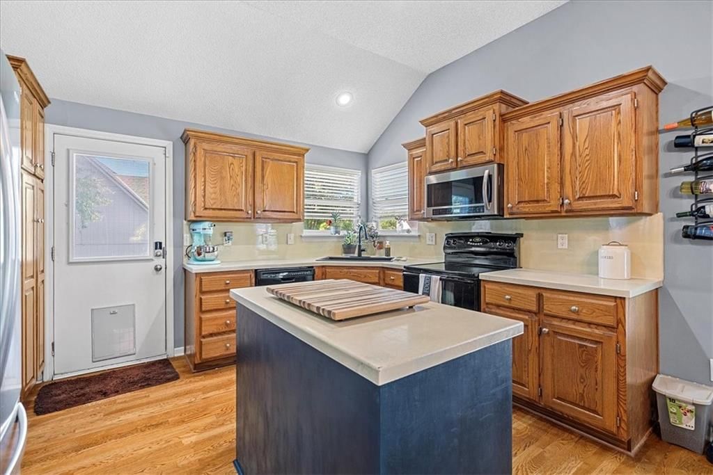 Photo 15 of 41 - 20487 W 125th Place