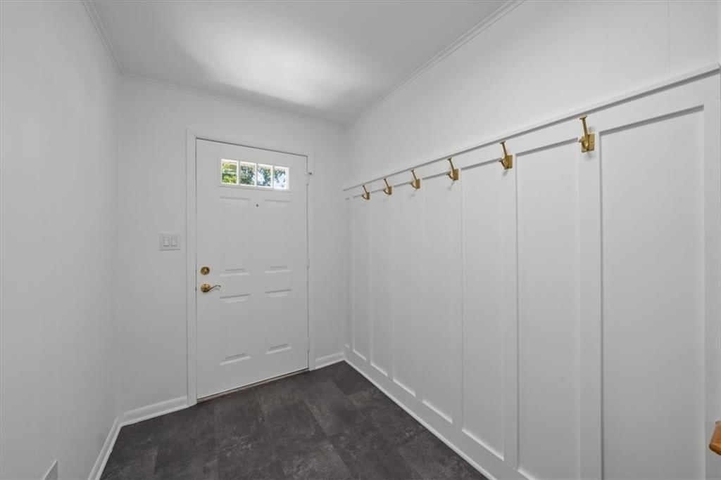 8204 Tomahawk Road — photo 2