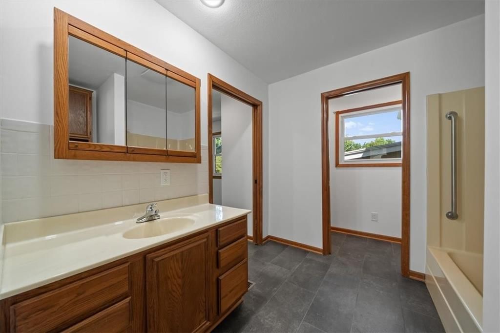 8204 Tomahawk Road — photo 24