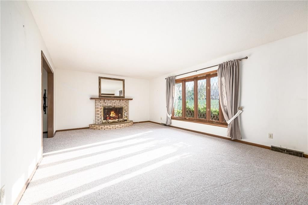 Photo 6 of 27 - 2604 S 74th Street