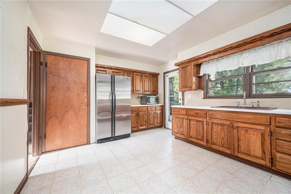 Photo 9 of 27 - 2604 S 74th Street