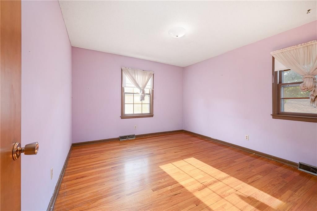 Photo 15 of 27 - 2604 S 74th Street